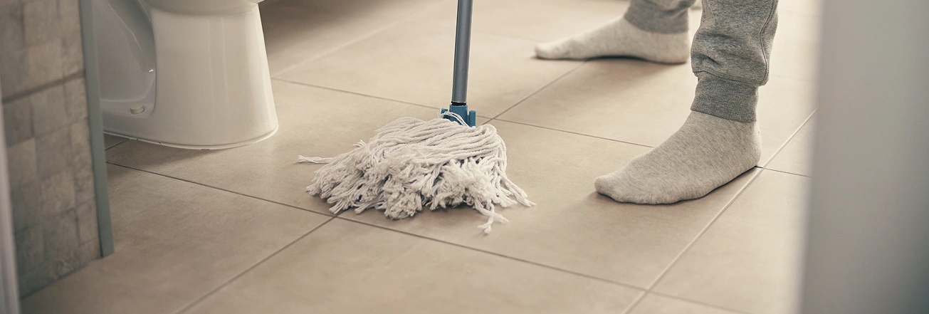 Step-by-Step Guide to Cleaning a Bathroom Floor